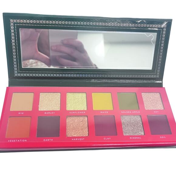 New Sealed with Box Ace Beaute Classic Paradise Pallet - Picture 2 of 4
